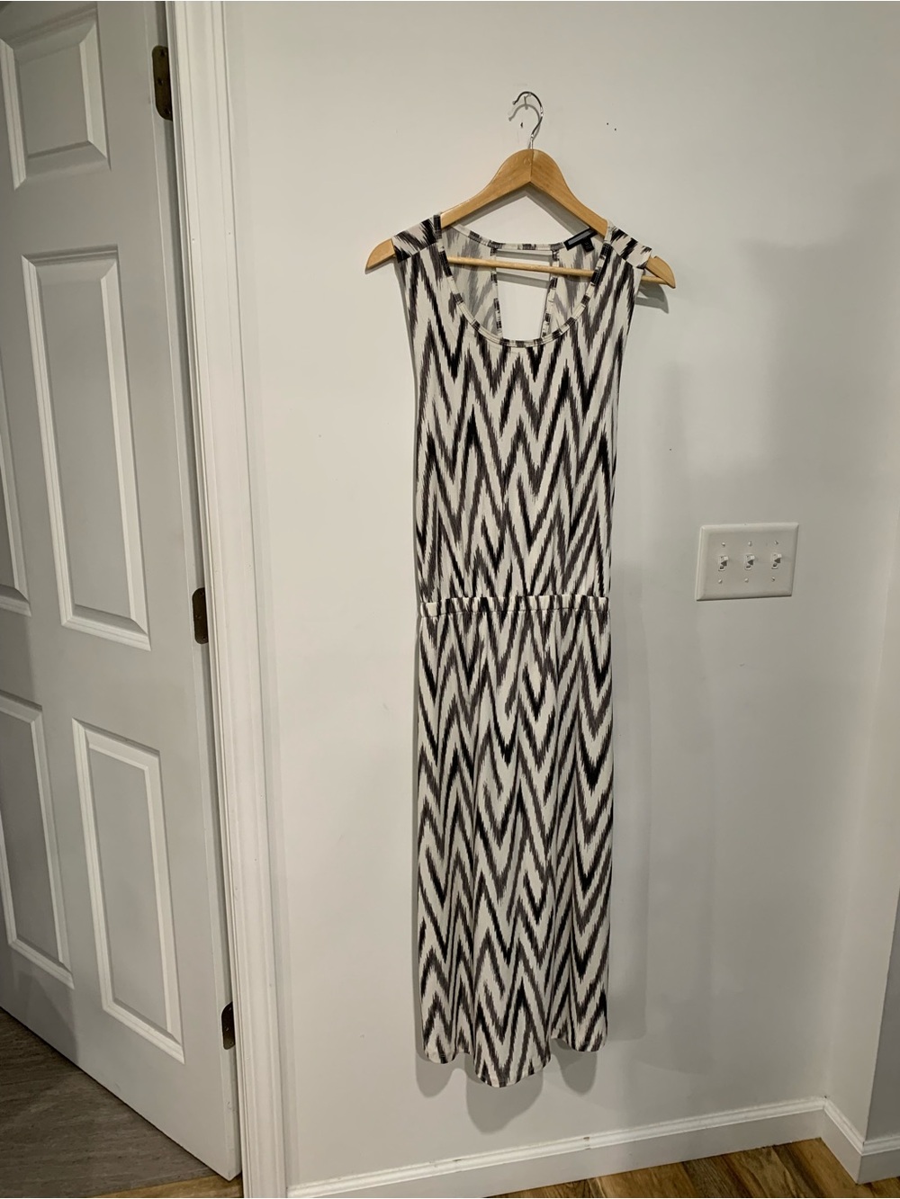 Sleeveless Chevron Maxi Dress in Black & White
